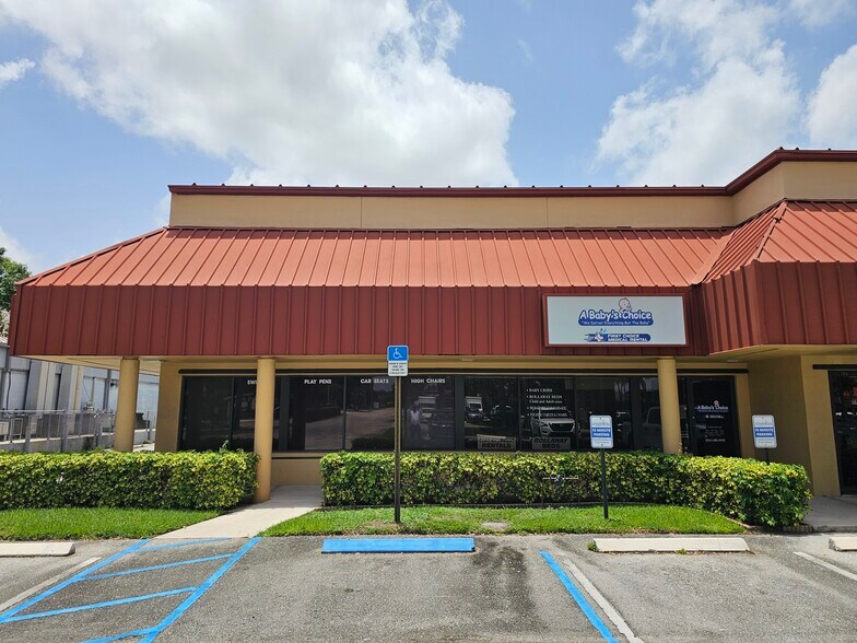 More Photos Of 4152-4230 Blue Heron Blvd W, Riviera Beach Medical For Lease