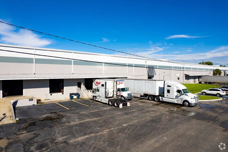 More Photos Of 5300 E Adamo Dr, Tampa Distribution For Lease