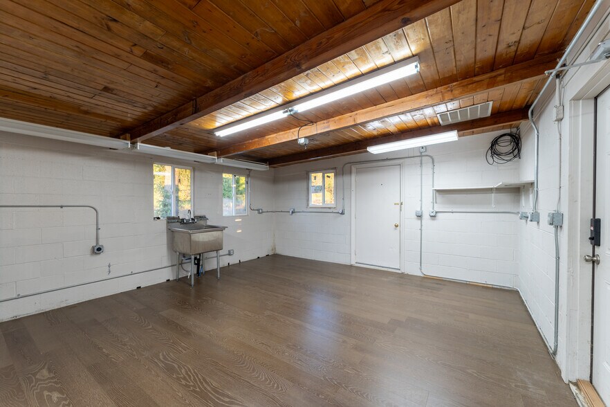 More Photos Of 292 State Highway 505, Winlock Flex For Sale