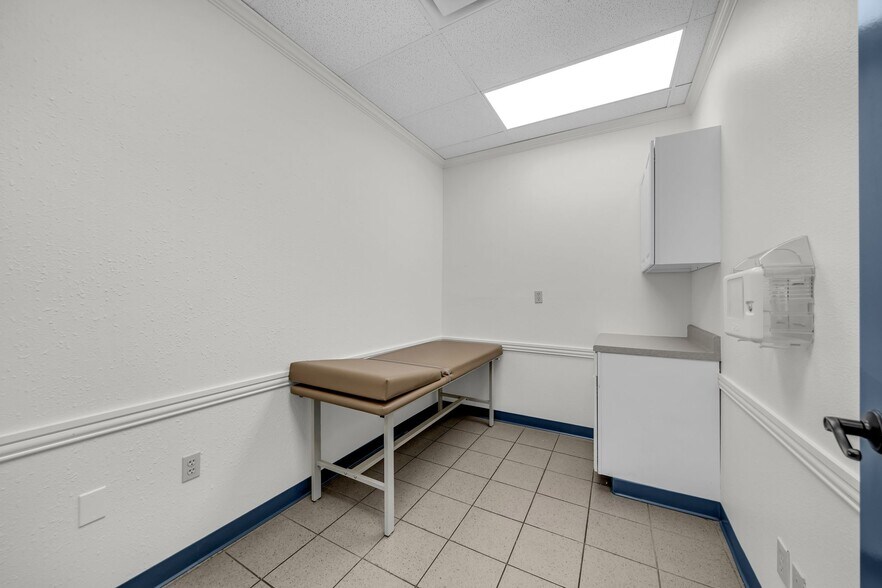 More Photos Of 9991 Marsh Ln, Dallas Medical For Lease