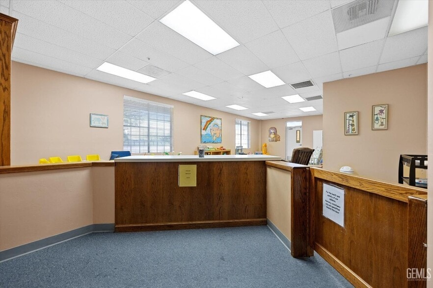 More Photos Of 425 S H St, Bakersfield Religious Facility For Sale