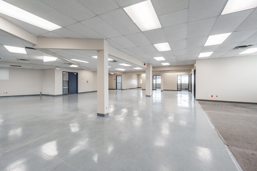 More Photos Of 13200 Boul Métropolitain E, Montréal Office For Sale