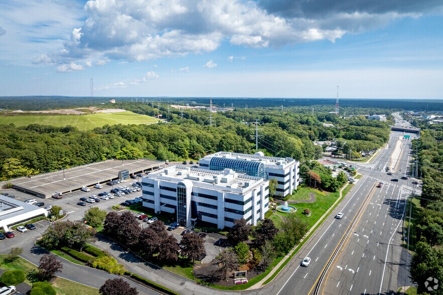 More Photos Of 1393 Veterans Memorial Hwy, Hauppauge Office For Lease