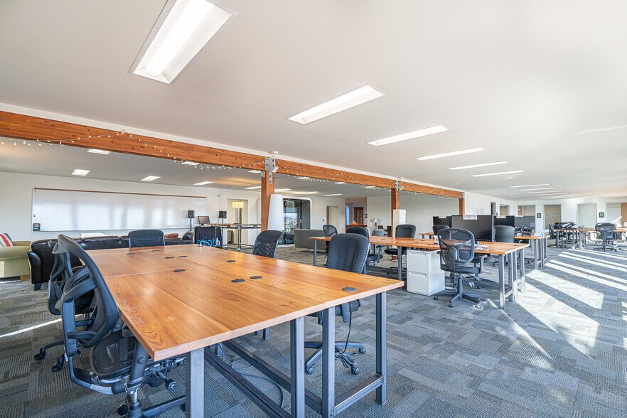 More Photos Of 4540 SW Kelly Ave, Portland Office For Sale