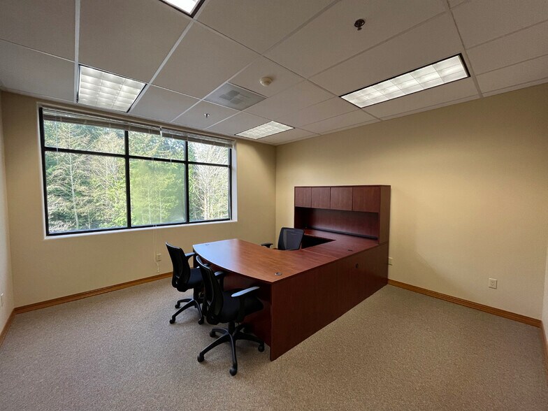 More Photos Of 9800 Harbour Pl, Mukilteo Light Manufacturing For Lease