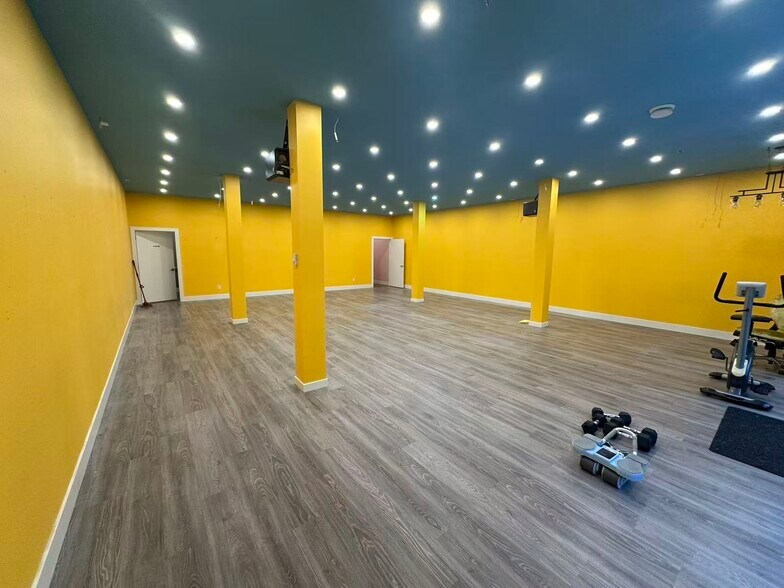 More Photos Of 19181 34A Av, Surrey Warehouse For Lease