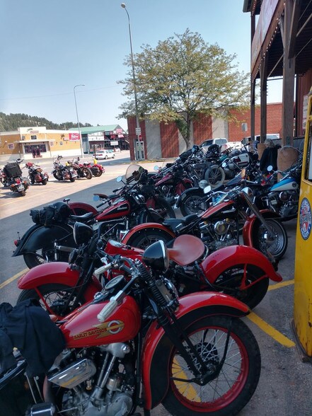 More Photos Of 931 1st St, Sturgis Bar For Sale