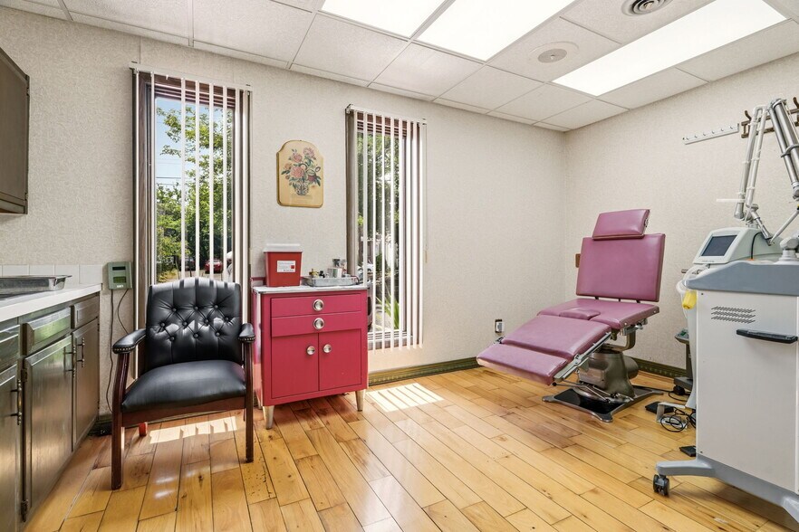 More Photos Of 255 Dueber Ave SW, Canton Medical For Sale