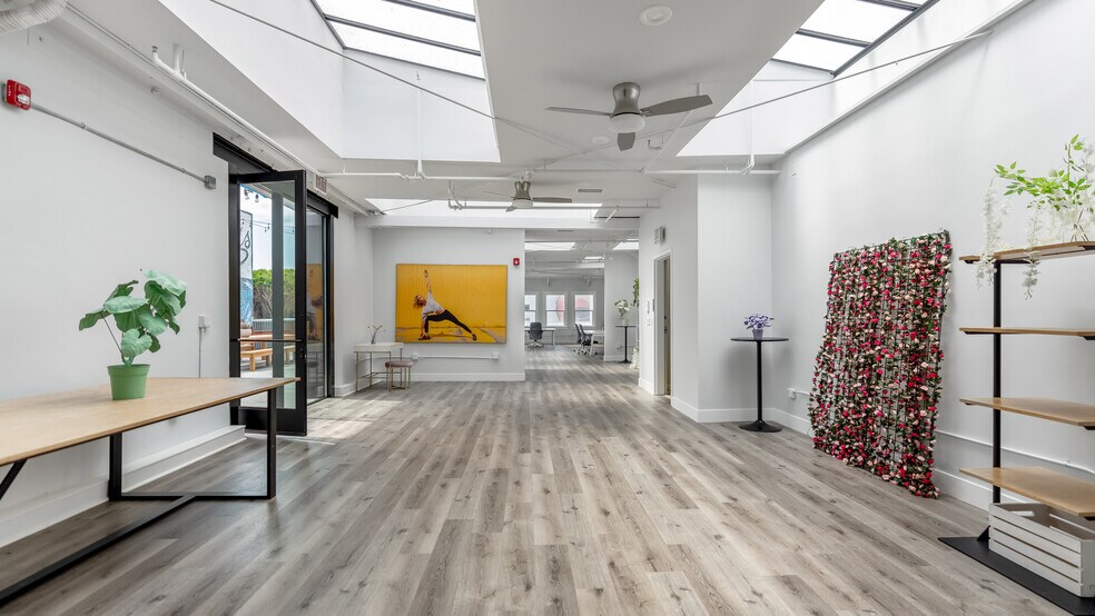 More Photos Of 62-66 Windward Ave, Venice Storefront Retail Office For Lease