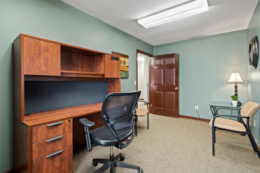 More Photos Of 830 E Franklin St, Centerville Medical For Sale