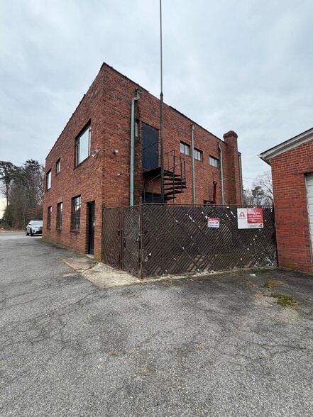 More Photos Of 10615 Crain hwy, Faulkner Auto Repair For Sale