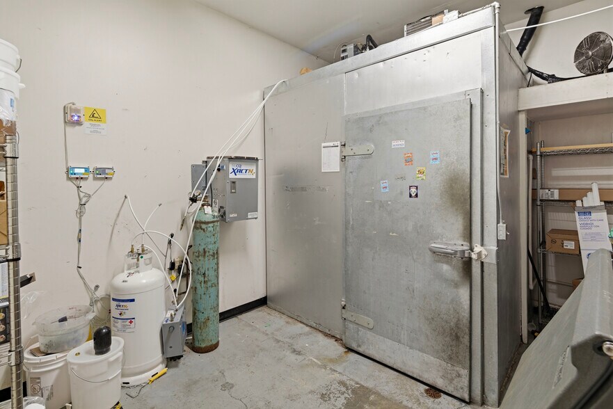 More Photos Of 5824-5846 NE Sandy Blvd, Portland Restaurant For Sale