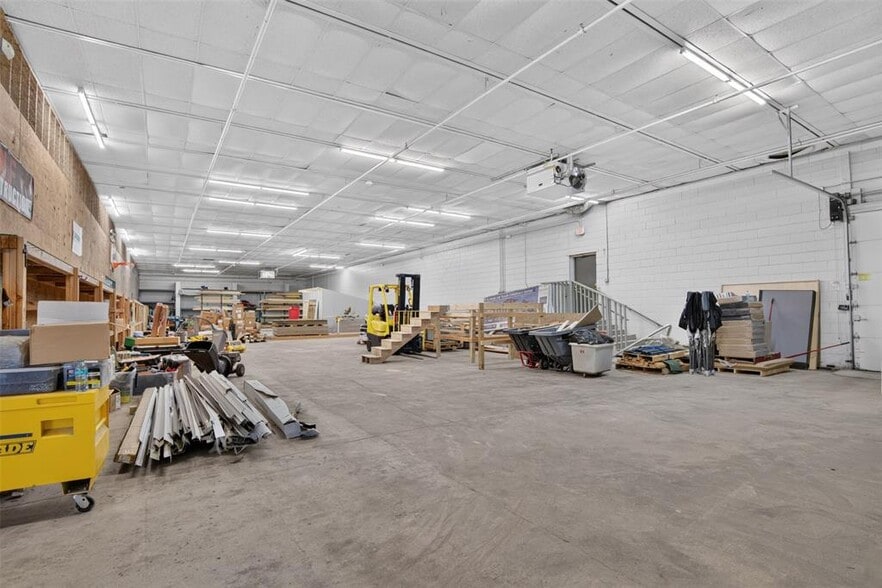 More Photos Of 2401 Hickman Rd, Des Moines Warehouse For Sale