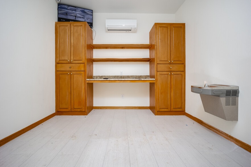 More Photos Of 6600 S I 35 Service Rd, Oklahoma City Flex For Lease