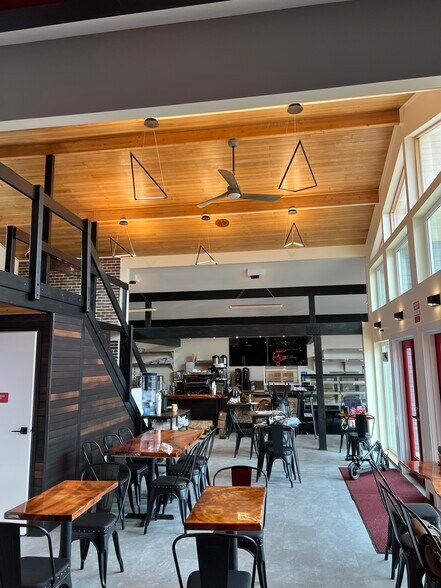 More Photos Of 165 S Miller St, Rockaway Beach Flex For Sale