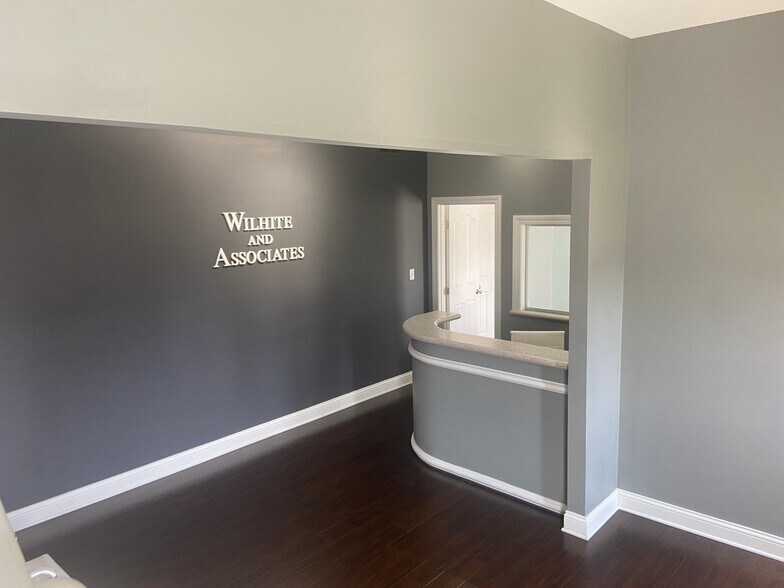 More Photos Of 600 SE 8th St, Evansville Office For Sale