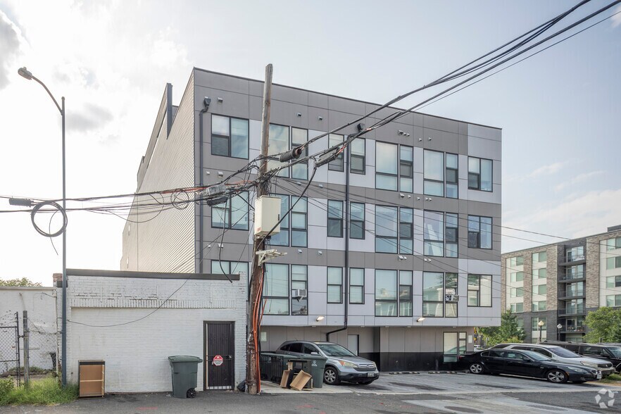 More Photos Of 818 Bladensburg Rd NE, Washington Apartments For Sale