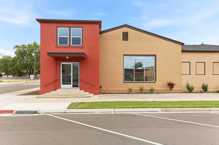More Photos Of 223 N Center St, Turlock Freestanding For Lease