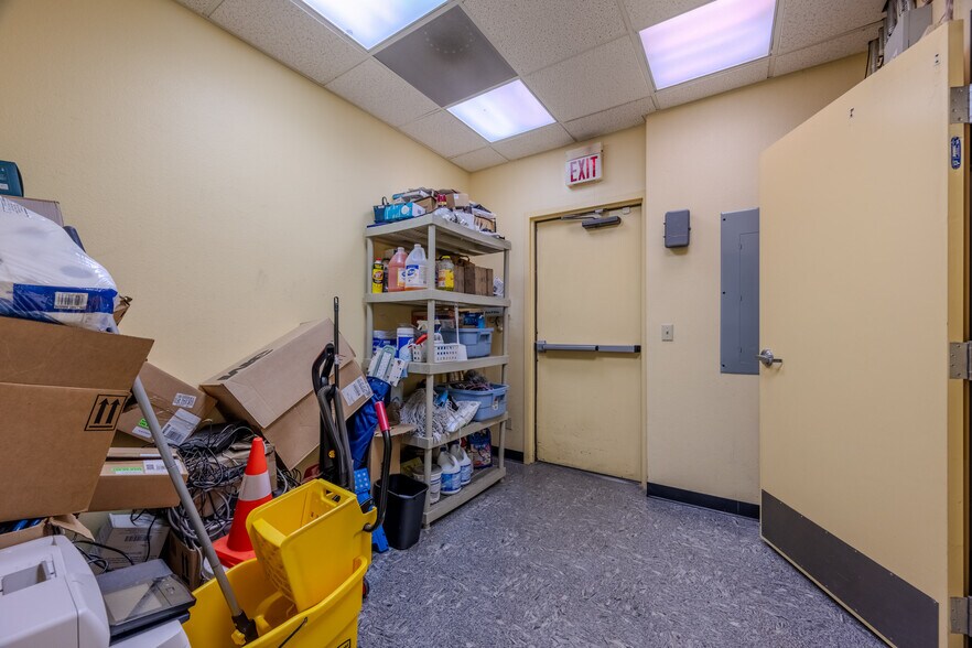 More Photos Of 1570 S Rainbow Blvd, Las Vegas Office For Lease