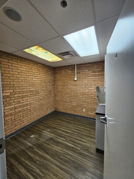 More Photos Of 601 W Owen K Garriott Rd, Enid Office For Sale