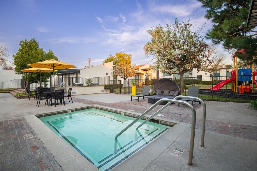 More Photos Of 516 S Indian Hill Blvd, Claremont Apartments For Sale