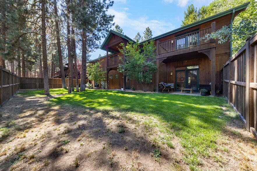 More Photos Of 750 Buckaroo Trl, Sisters Office For Sale