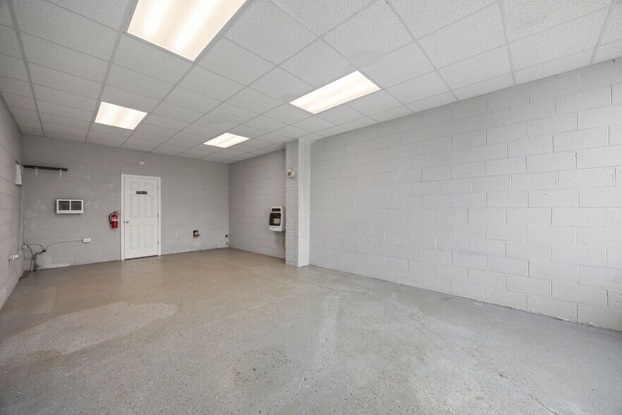 More Photos Of 215 Burlington Ave, Gibsonville Flex For Sale