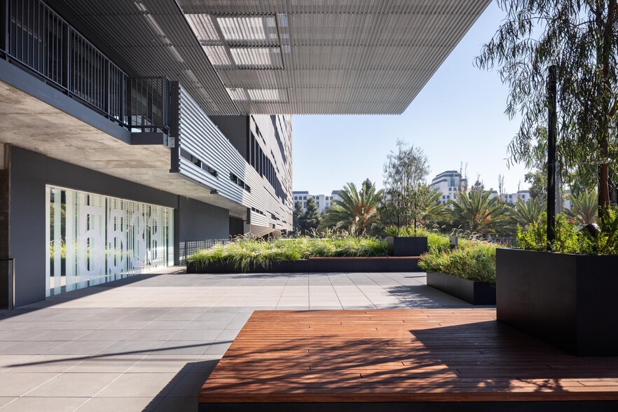 More Photos Of 5533 Waters Edge Way, Playa Vista Office For Lease