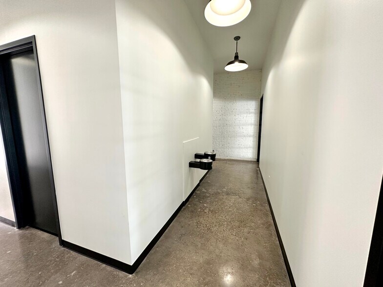 More Photos Of 801 N Broadway Ave, Oklahoma City Storefront Retail Office For Lease