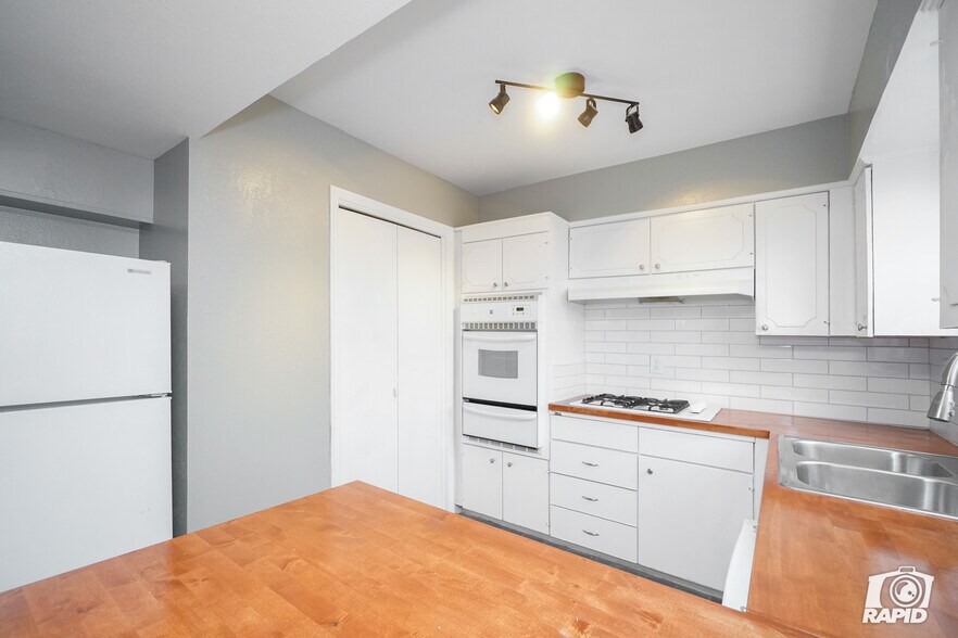 More Photos Of 601 George Ave, Midland Apartments For Sale