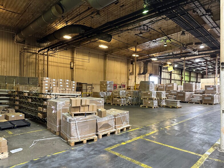 More Photos Of 325 Industrial Ave, Morristown Manufacturing For Lease