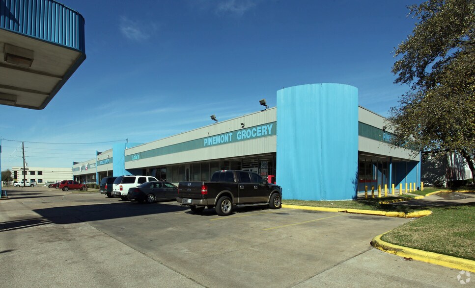 More Photos Of 7700 Pinemont Dr, Houston Unknown For Lease