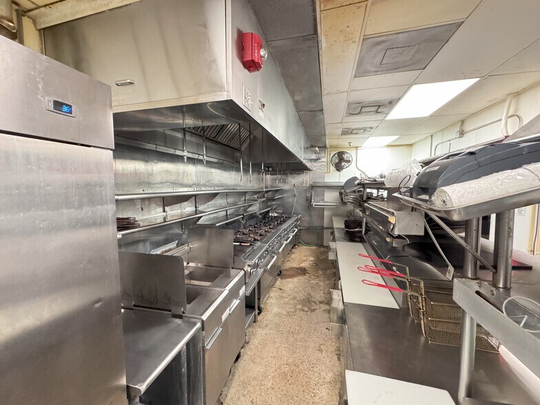 More Photos Of 668 NW 5th St, Miami Restaurant For Lease