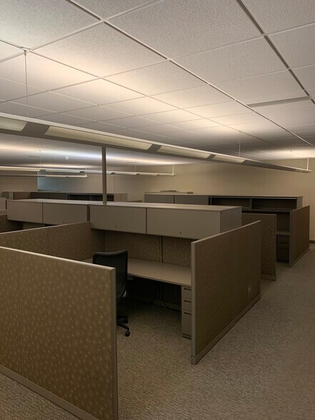 More Photos Of 905-909 S Taylor Dr, Sheboygan Office For Lease