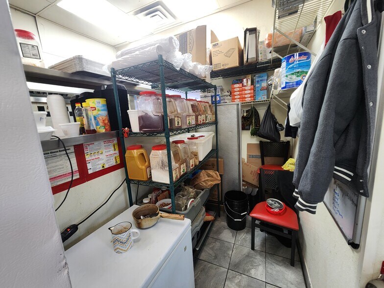 More Photos Of 1350-1500 S Lapeer Rd, Oxford Unknown For Lease