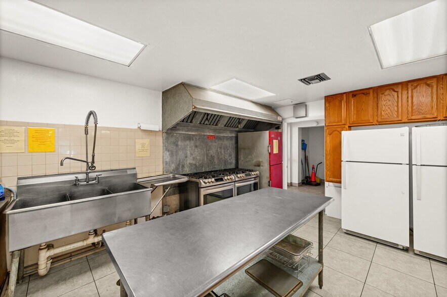 More Photos Of 917 SE 47th Ter, Cape Coral Restaurant For Sale