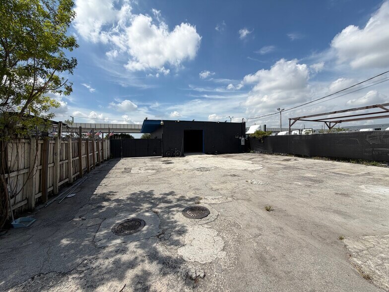 More Photos Of 3321 NW 79th St, Miami Land For Lease