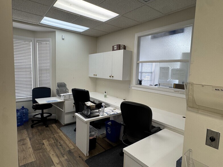 More Photos Of 1044 Goodlette-Frank Rd N, Naples Medical For Lease