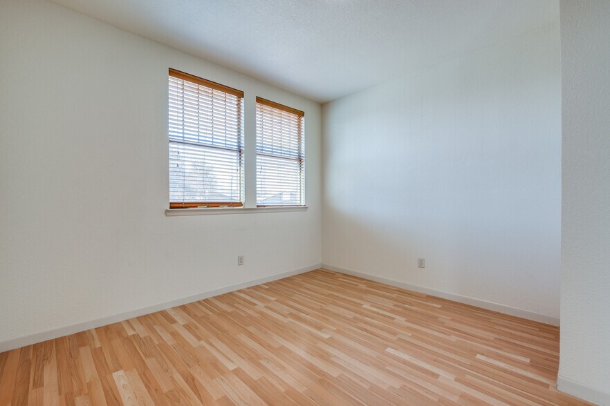 More Photos Of 2002 Moser Ave, Dallas Land For Sale