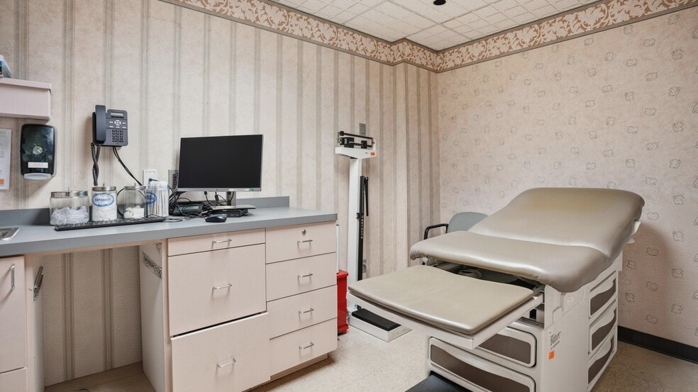 More Photos Of 123 Stewart Ave, Hicksville Medical For Sale