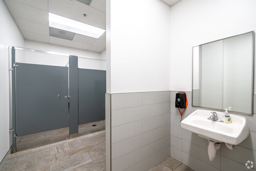 More Photos Of 10335 Naples St NE, Blaine Warehouse For Lease