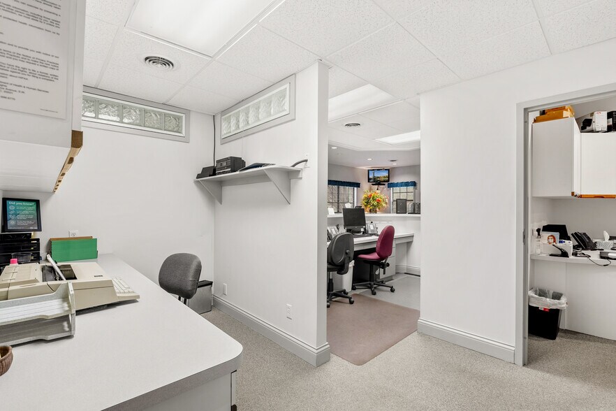 More Photos Of 3221 W Governor John Sevier Hwy, Knoxville Medical For Lease