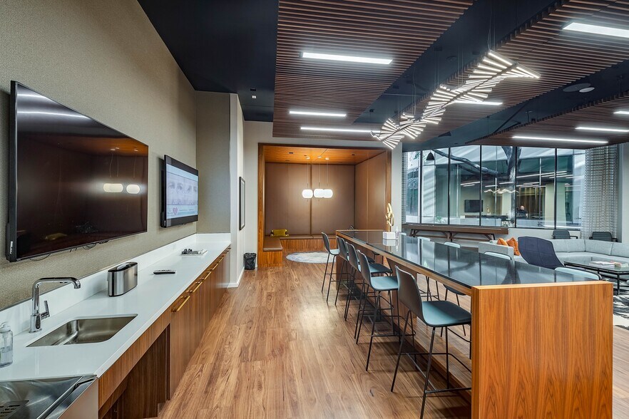 More Photos Of 12750 Merit Dr, Dallas Office For Lease