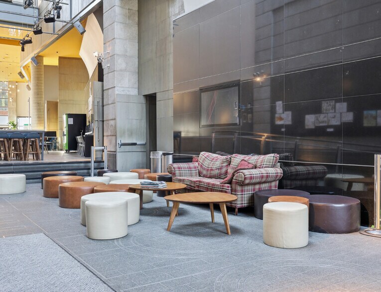 More Photos Of 3536 Boul Saint-Laurent, Montréal Office For Sale