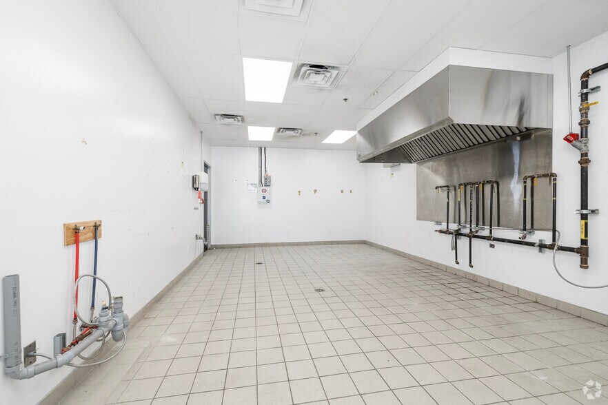 More Photos Of 2044-2082 Rte Transcanadienne, Dorval Unknown For Lease