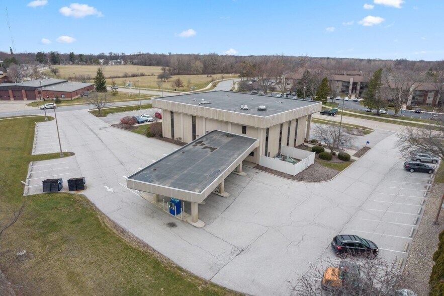 More Photos Of 808 Vale Park Rd, Valparaiso Bank For Sale