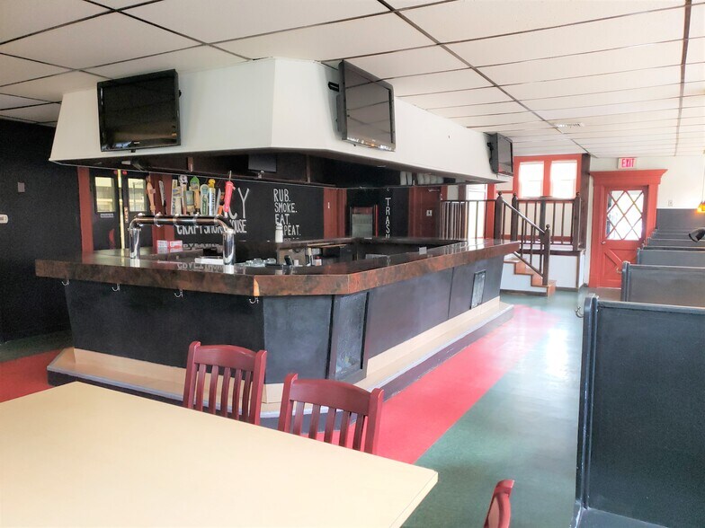 More Photos Of 127 Elm St, Hatfield Restaurant For Lease