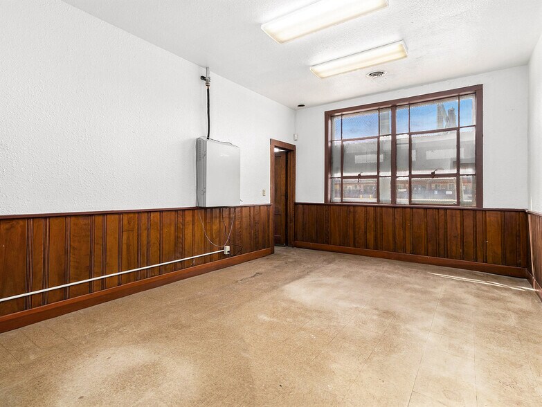 More Photos Of 200 E Broadway St, Three Rivers Manufacturing For Lease