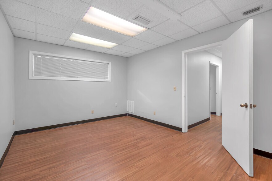 More Photos Of 949 Lane Ave S, Jacksonville Medical For Lease