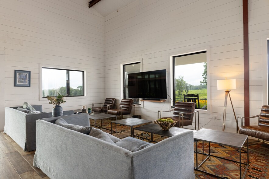 More Photos Of 2199 Roosterville Rd, Roopville Horse Stables For Sale